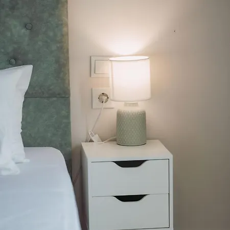 Orpheus House Beachfront 2bdr Apartment *